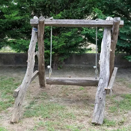 فيلة Lovos House