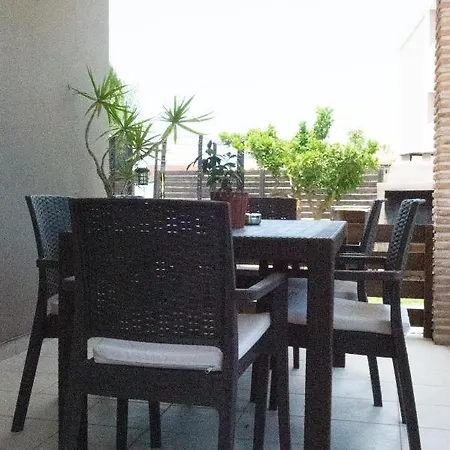 فيلة Lovos House *