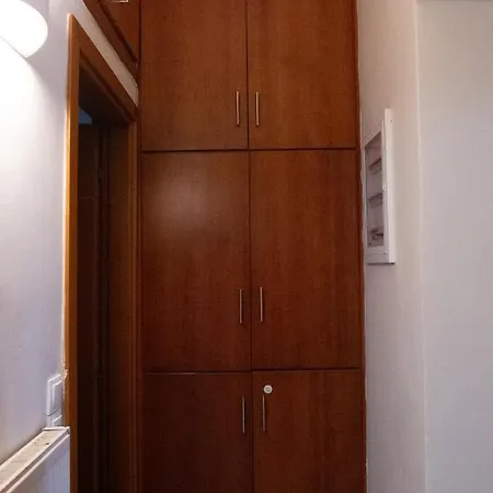 فيلة Lovos House